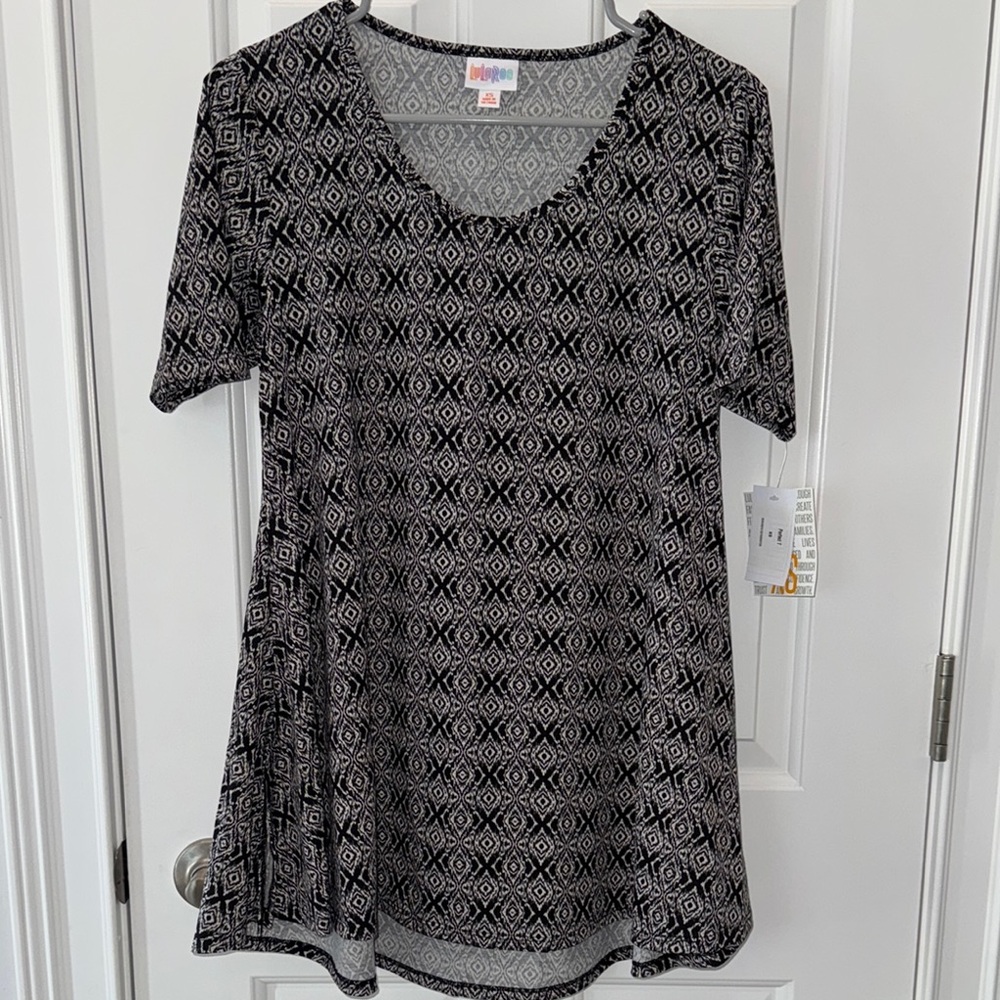 XS Black and Cream/White Geometric Women's Top